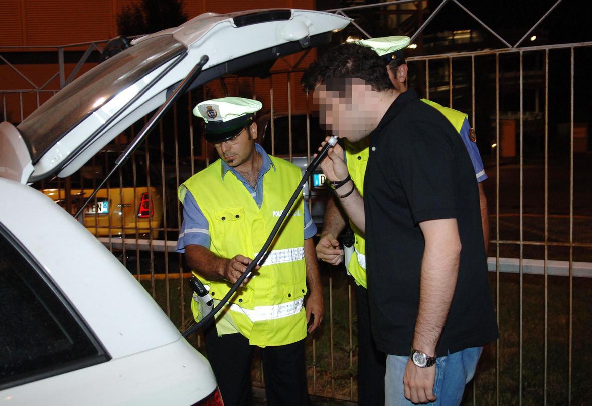 Controlli serali. Ritirate quattro patenti Controlli serali. Ritirate quattro patenti