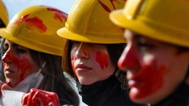 Una manifestazione dei sindacati per chiedere tutele e diritti sul lavoro Lo sportello punta a estendere il raggio dell’assistenza già offerta alle vittime