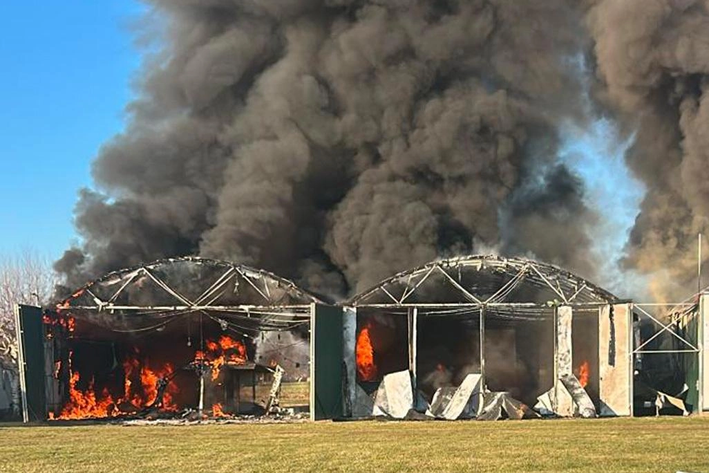Fuoco al Campo volo di Cogliate. Bruciati 4 hangar e 7 ultraleggeri