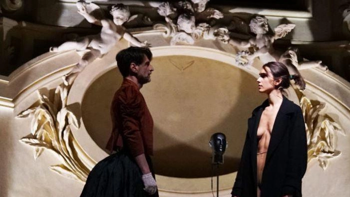 Primi passi. Del teatro che verrà. Ma anche occasione speciale per passare una serata al fresco dei Chiostri Bramanteschi....