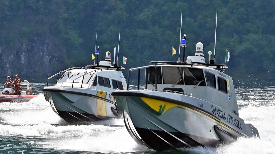 Guardia di finanza. Reparto aeronavale prove di soccorsi Guardia di finanza. Reparto aeronavale prove di soccorsi
