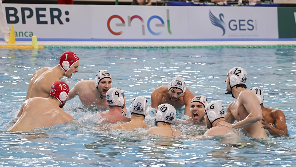 AN Brescia supera Pro Recco 12-10 in gara 1 della finale Scudetto di pallanuoto, mettendo pressione ai liguri. AN Brescia supera Pro Recco 12-10 in gara 1 della finale Scudetto di pallanuoto, mettendo pressione ai liguri.