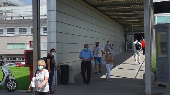 Legnano, la denuncia della Uil sulle condizioni di lavoro del personale all’Asst Ovest Milanese. Anche Fials aveva puntato il dito: "Equilibrio precario". L’azienda: "Accuse totalmente gratuite". Legnano, la denuncia della Uil sulle condizioni di lavoro del personale all’Asst Ovest Milanese. Anche Fials aveva puntato il dito: "Equilibrio precario". L’azienda: "Accuse totalmente gratuite".