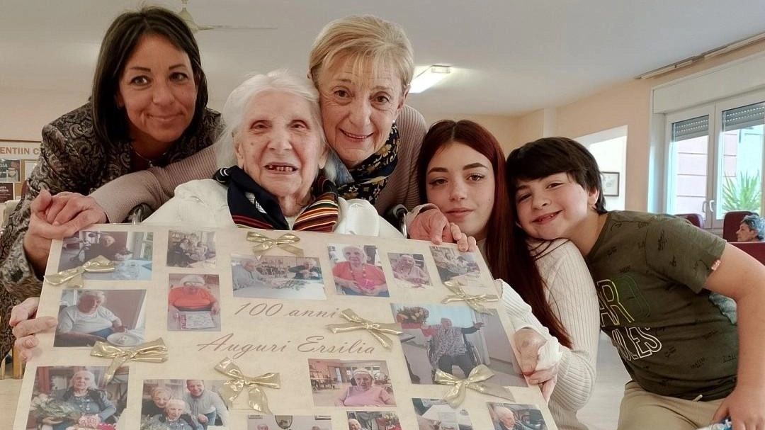La Casa Famiglia ha una nuova centenaria. Alla presenza del presidente del Gruppo Sodalitas Renato Pobbiati, del vicesindaco Andrea Milan... La Casa Famiglia ha una nuova centenaria. Alla presenza del presidente del Gruppo Sodalitas Renato Pobbiati, del vicesindaco Andrea Milan...