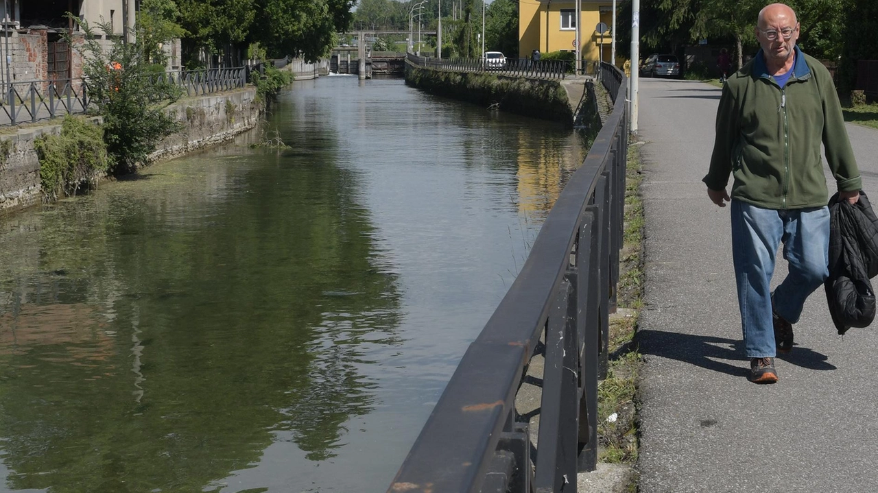 Tributo dell’assemblea per Folli, 20 anni alla guida: il testimone passa a Rota. Sarà un quinquennio di attività strutturale, monitoraggio idrico e maxi progetti. Dopo l’alluvione di maggio aperto un tavolo tecnico regionale di monitoraggio. Tributo dell’assemblea per Folli, 20 anni alla guida: il testimone passa a Rota. Sarà un quinquennio di attività strutturale, monitoraggio idrico e maxi progetti. Dopo l’alluvione di maggio aperto un tavolo tecnico regionale di monitoraggio.