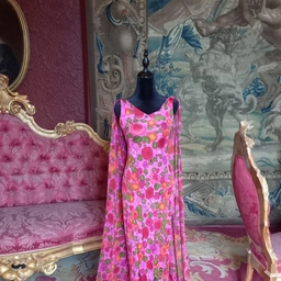 Varenna, moda e fiori del designer Ken Scott a Villa Monastero