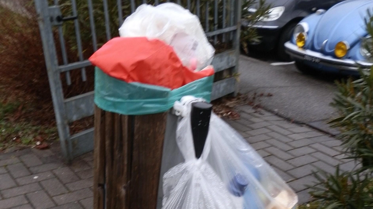 Trofei ecologici in palio per i più attenti. Lotta social ai furbetti dei rifiuti, le migliori foto-denuncia vinceranno una bicicletta....