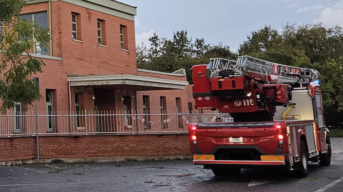 L'intervento dei vigili del fuoco alla scuola dell'infanzia Rodari L'intervento dei vigili del fuoco alla scuola dell'infanzia Rodari