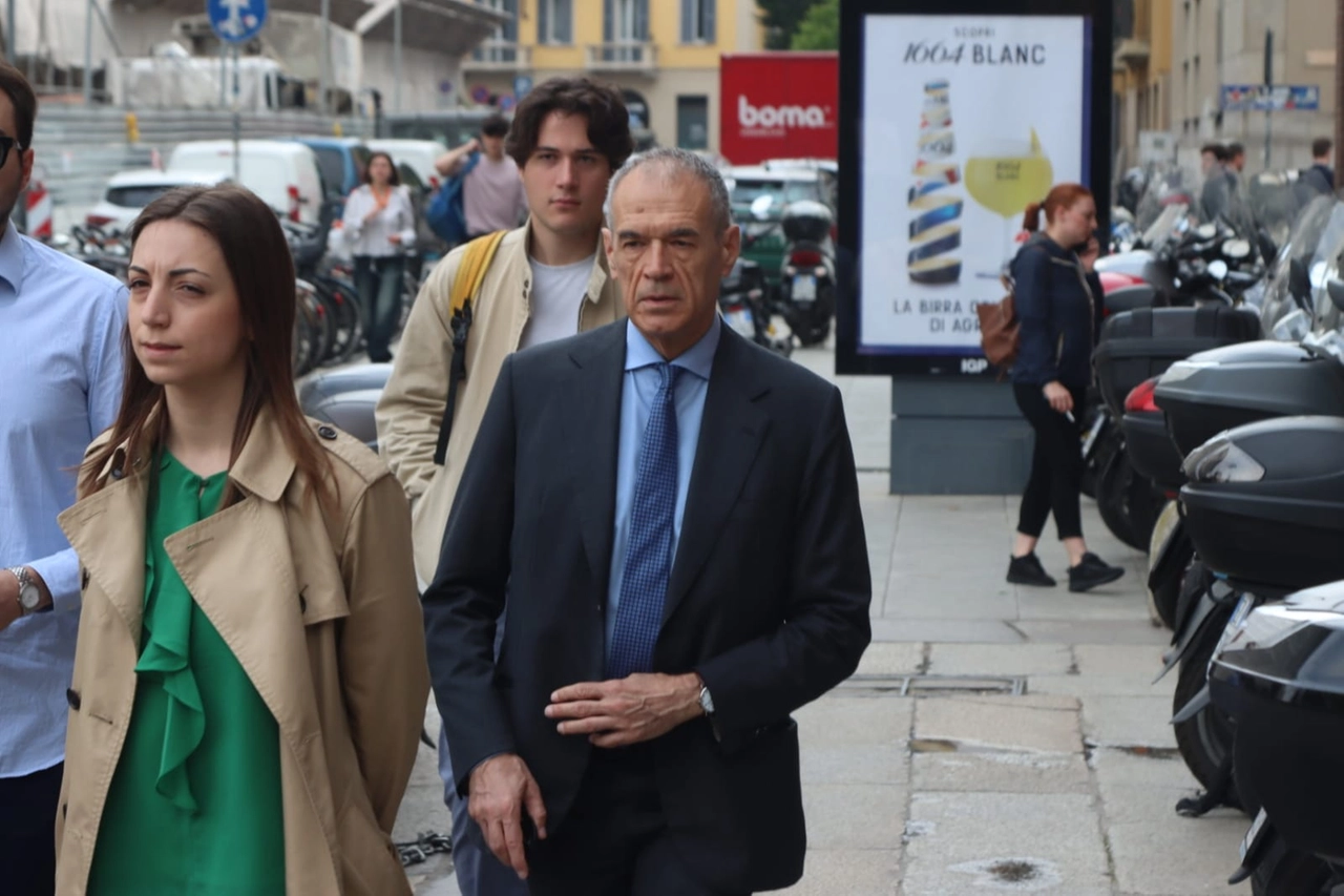 Carlo Cottarelli arriva in Cattolica (foto Salmoirago)