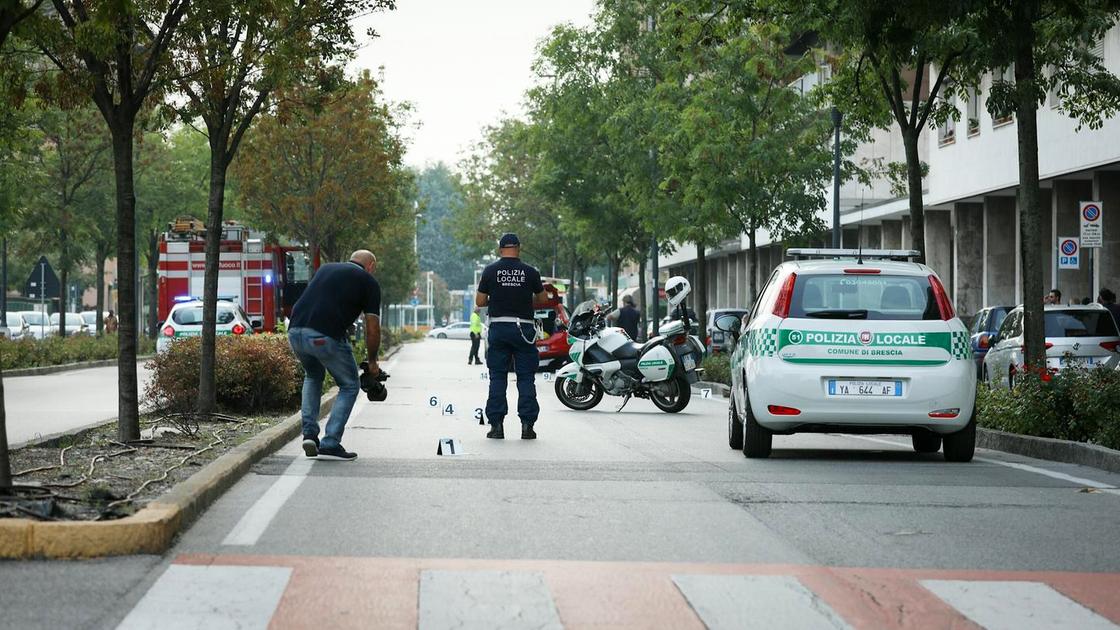la morte assurda di luigi lanzini scende un attimo dal marciapiede in quell8217istante il portello di un furgone in transito si spalanca e lo colpisce
