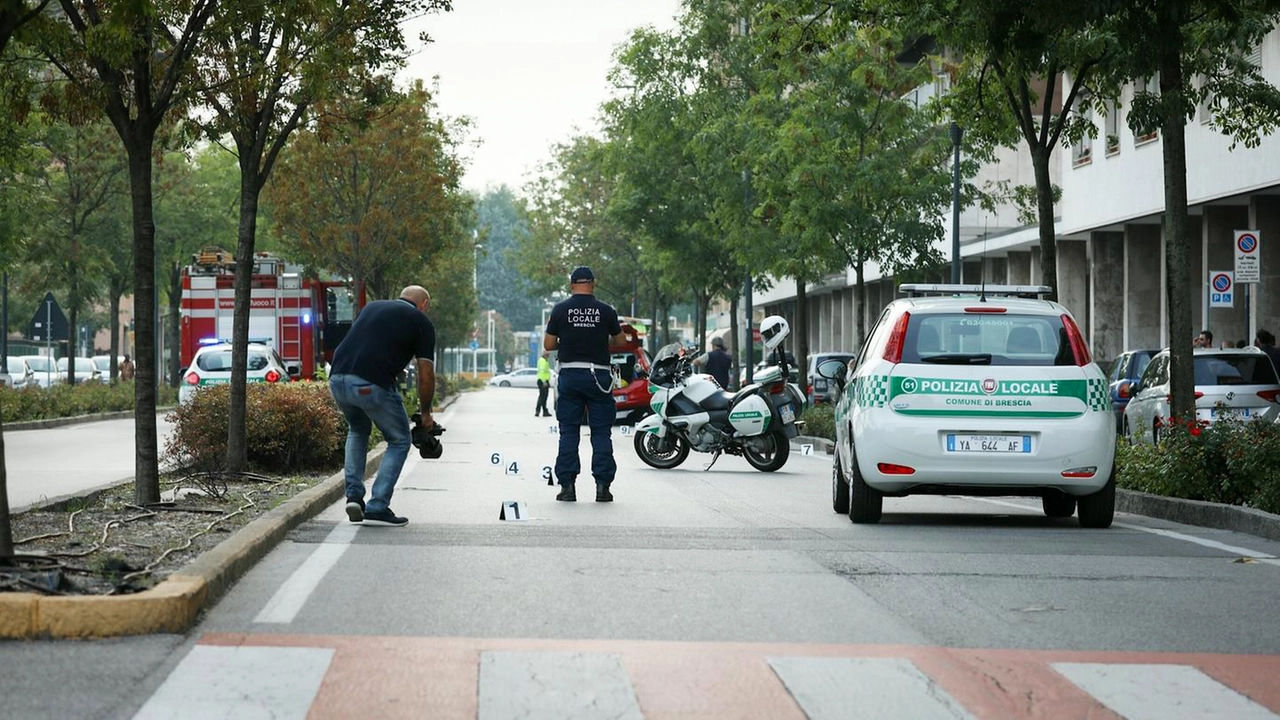L'investimento è avvenuto all'altezza di un attraversamento pedonale: sul posto la polizia locale L'investimento è avvenuto all'altezza di un attraversamento pedonale: sul posto la polizia locale