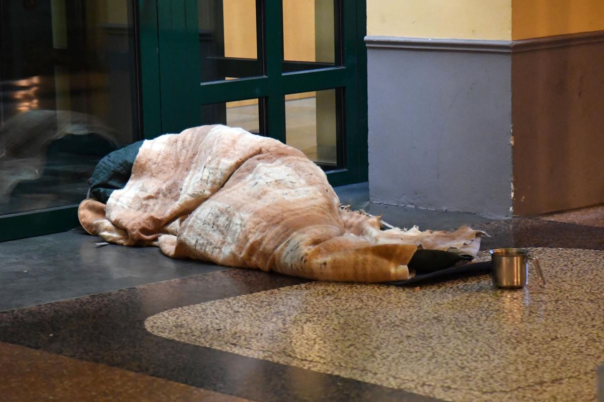 Bergamo, senzatetto trovato morto sotto il porticato della Chiesa di San Marco Bergamo, senzatetto trovato morto sotto il porticato della Chiesa di San Marco