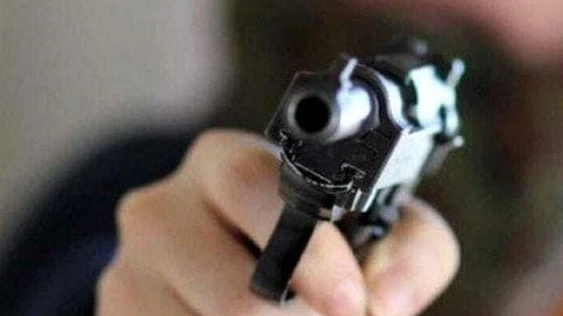 Pistola e caso in testa: arrestato il terrore dei supermercati del Milanese