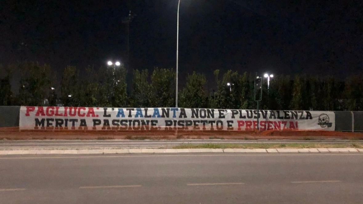Lo striscione degli ultras dell'Atalanta contro Pagliuca Lo striscione degli ultras dell'Atalanta contro Pagliuca