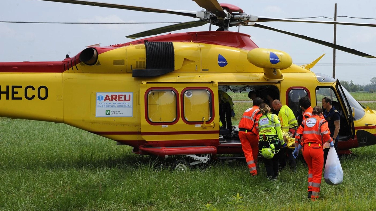 Il ciclista è stato portato in codice rosso all'ospedale di Circolo di Varese Il ciclista è stato portato in codice rosso all'ospedale di Circolo di Varese