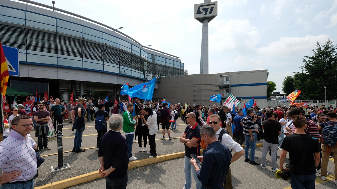 In Regione si discute la mozione del Pd sul ruolo di Agrate all’interno del colosso dei semiconduttori. L’obiettivo è scongiurare i licenziamenti In Regione si discute la mozione del Pd sul ruolo di Agrate all’interno del colosso dei semiconduttori. L’obiettivo è scongiurare i licenziamenti