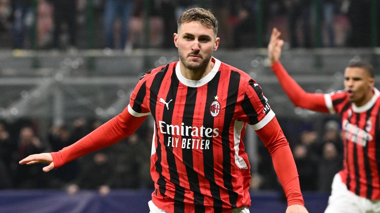 Santiago Gimenez esulta dopo la rete siglata da ex contro il Feyenoord Santiago Gimenez esulta dopo la rete siglata da ex contro il Feyenoord