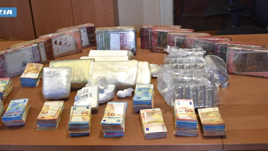 Droga e soldi sequesatrati al giovane marocchino Droga e soldi sequesatrati al giovane marocchino