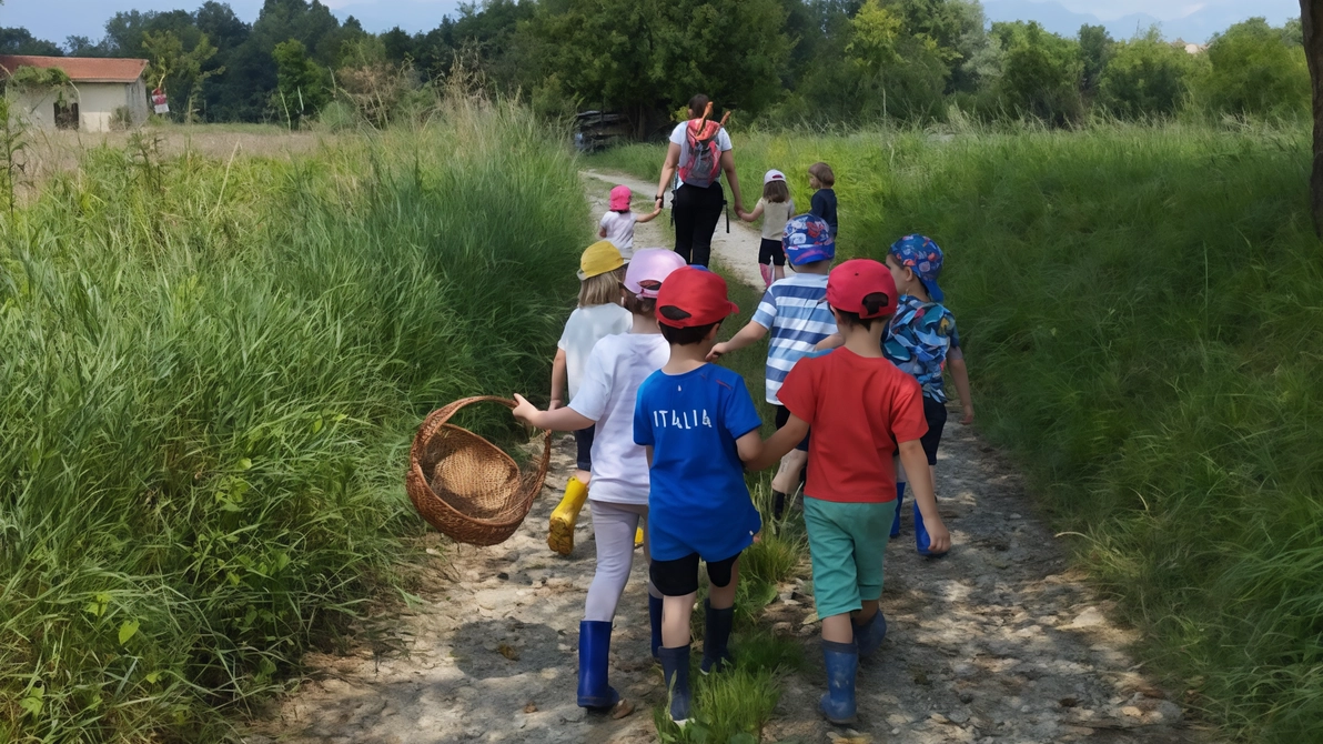 In programma passeggiate tra le cascine letture animate tree-climbing e un percorso sensoriale allestito con materiali naturali In programma passeggiate tra le cascine letture animate tree-climbing e un percorso sensoriale allestito con materiali naturali