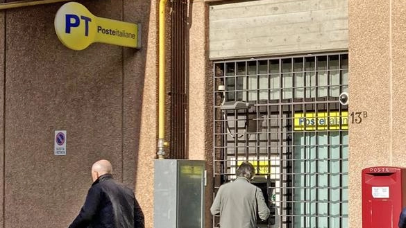 Poste Italiane infatti ha annunciato la chiusura parziale o totale di numerosi sportelli sia in città che in provincia Poste Italiane infatti ha annunciato la chiusura parziale o totale di numerosi sportelli sia in città che in provincia