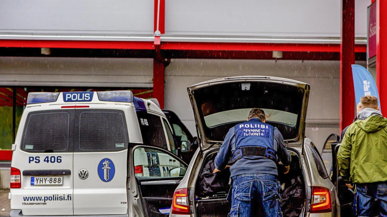 Un uomo fermato dalla polizia a Tampere Un uomo fermato dalla polizia a Tampere