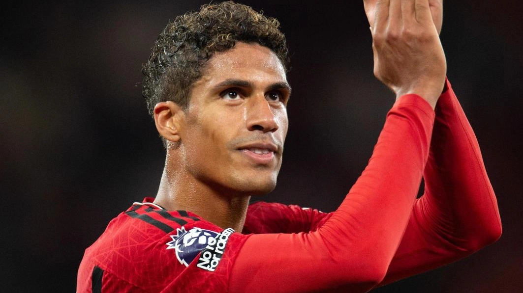 Il difensore Raphael Varane, reduce da successi con Real Madrid e Francia, è stato presentato dal Como con grande entusiasmo. La sua firma porta grande attesa per la nuova stagione.
