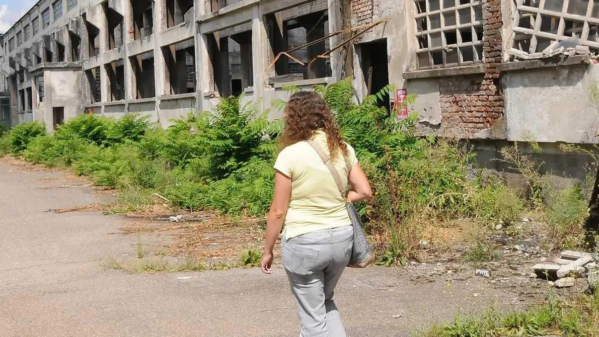 Il progetto di riqualificazione dell'ex area Gianazza a Cerro Maggiore prevede la trasformazione in un polo commerciale e direzionale, con nuove infrastrutture e spazi verdi. La zona abbandonata da anni sarà rigenerata seguendo il Piano di Governo del Territorio. Il progetto di riqualificazione dell'ex area Gianazza a Cerro Maggiore prevede la trasformazione in un polo commerciale e direzionale, con nuove infrastrutture e spazi verdi. La zona abbandonata da anni sarà rigenerata seguendo il Piano di Governo del Territorio.