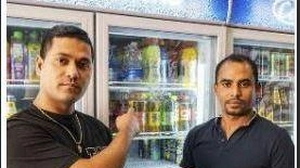Sopra, l’ordinanza bocciata dai giudici amministrativi; a destra, primo da sinistra, il ricorrente Hossain Shahadat