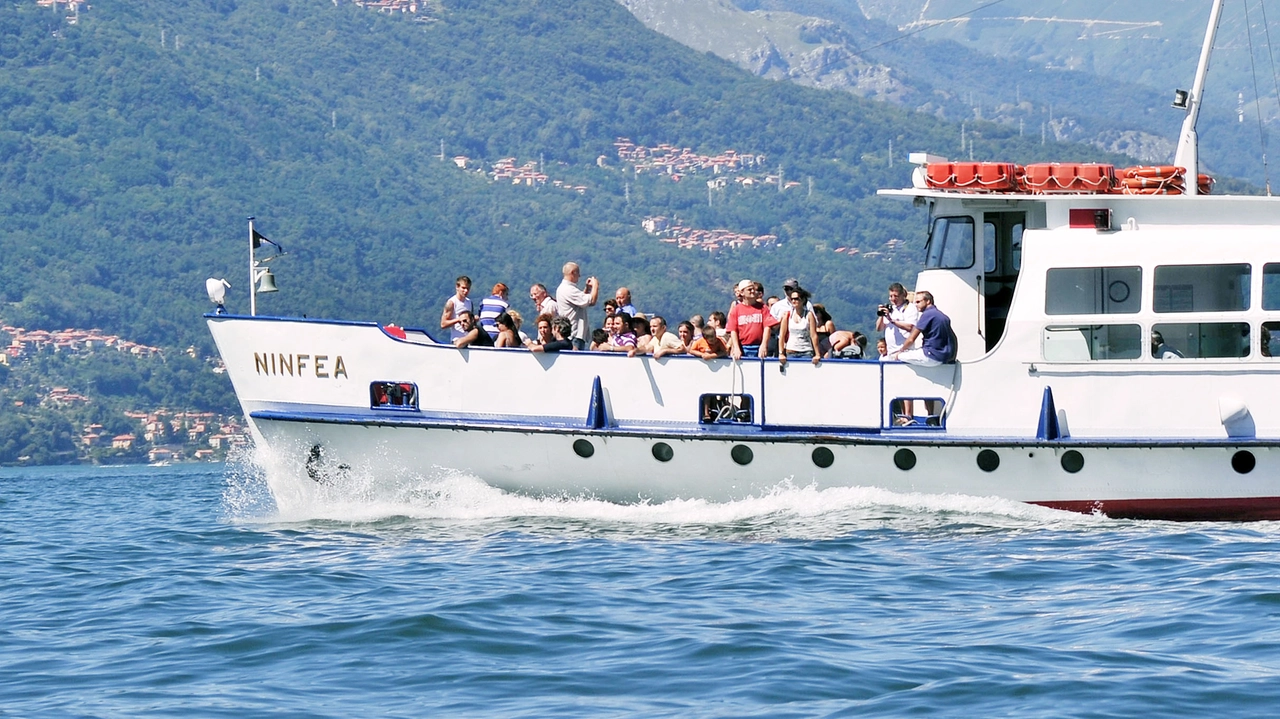 La navigazione sul lago rappresenta una delle attrattive per i tanti turisti che hanno scelto Como per trascorrere il ponte del 2 Giugno Qui diverse località hanno raggiunto il tutto esaurito La navigazione sul lago rappresenta una delle attrattive per i tanti turisti che hanno scelto Como per trascorrere il ponte del 2 Giugno Qui diverse località hanno raggiunto il tutto esaurito