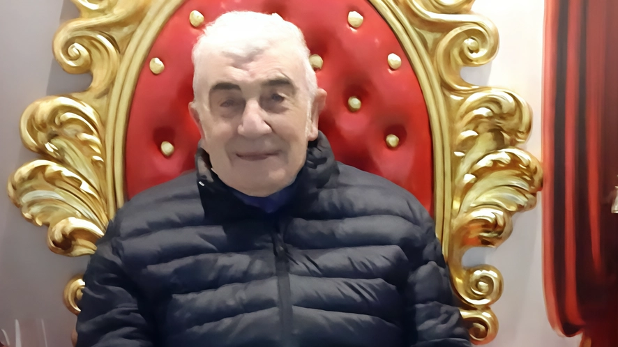 Antonio Bonini, 84 anni, figura di spicco nel commercio e nell'associazionismo locale a Cerro al Lambro, è deceduto. Ricordato per il suo impegno come nonno vigile volontario e per la sua generosità nella comunità. Antonio Bonini, 84 anni, figura di spicco nel commercio e nell'associazionismo locale a Cerro al Lambro, è deceduto. Ricordato per il suo impegno come nonno vigile volontario e per la sua generosità nella comunità.