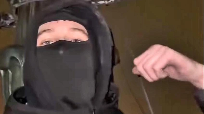 L’influencer valtellinese noto come Dedelate ha ricevuto un foglio di via da Novara dopo la sua scalata di San Gaudenzio