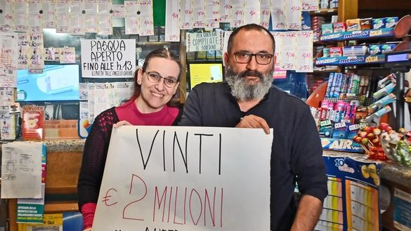Mistero fitto al “Bar Sport“ di corso Bartesaghi dove un fortunato cliente ha vinto 2 milioni di euro grazie a...