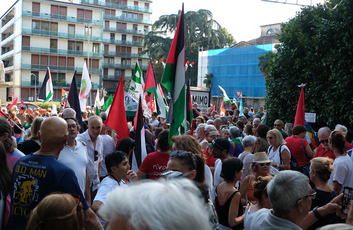 Monza risponde all’appello. Piazza piena per la pace