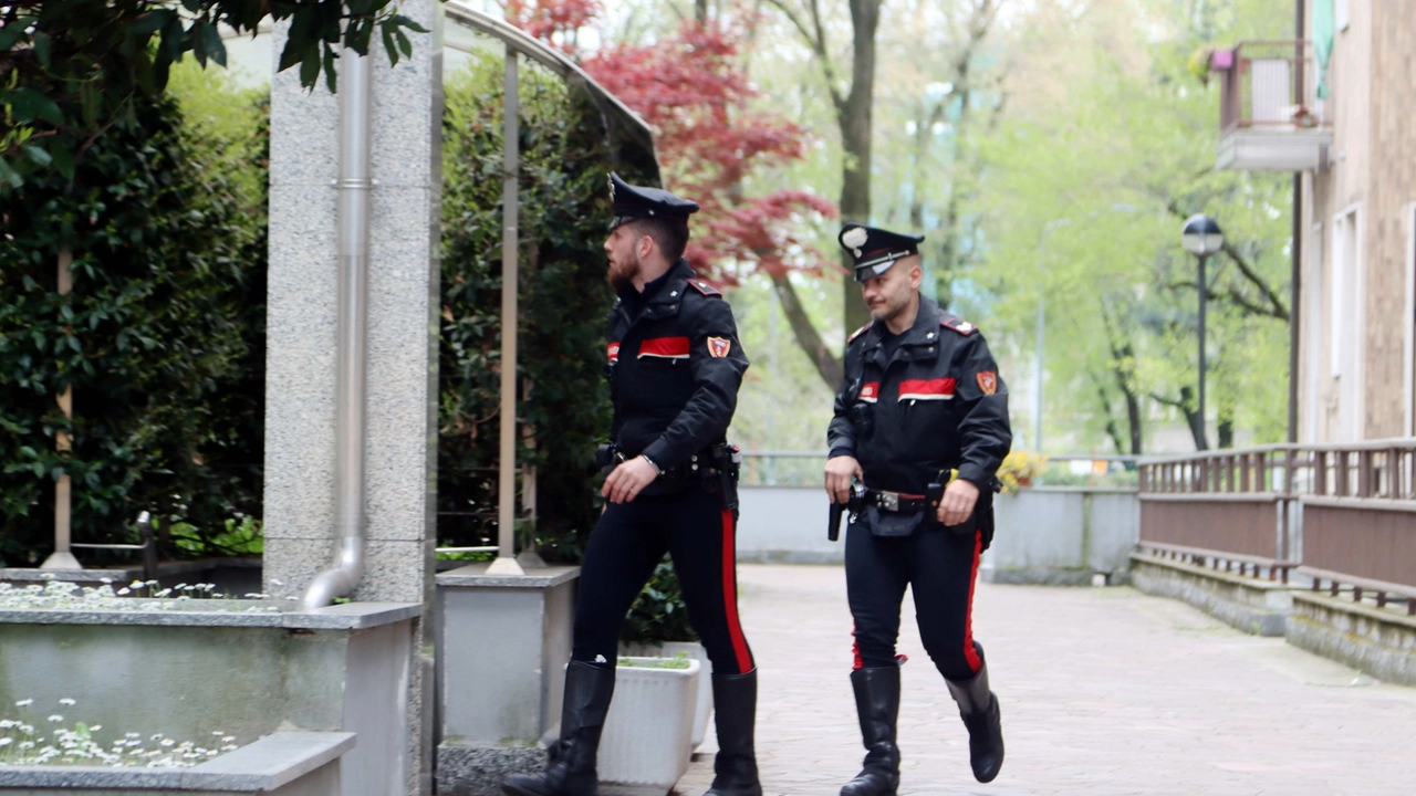 I carabinieri del Radiomobile hanno riaffidato il dodicenne romeno alla madre I carabinieri del Radiomobile hanno riaffidato il dodicenne romeno alla madre