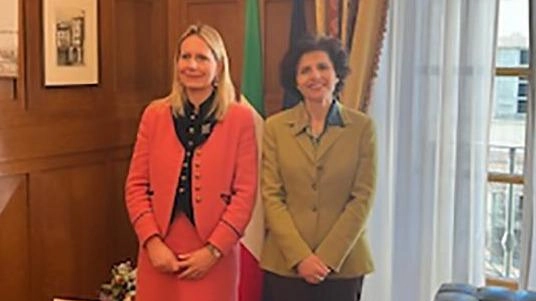 Ospite illustre ieri a Palazzo del Governo, dove il prefetto di Sondrio Anna Pavone (prima a destra) ha ricevuto il... Ospite illustre ieri a Palazzo del Governo, dove il prefetto di Sondrio Anna Pavone (prima a destra) ha ricevuto il...