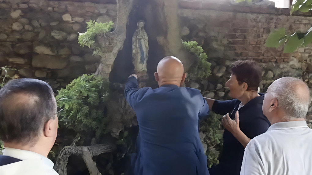 La statua della Madonna è tornata al suo posto. Ieri mattina, alla presenza del vicesindaco Adriano Corigliano, del parroco don...