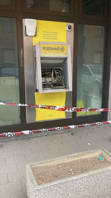 Borgo San Giovanni, tentano di saccheggiare il postamat ma il colpo fallisce Borgo San Giovanni, tentano di saccheggiare il postamat ma il colpo fallisce