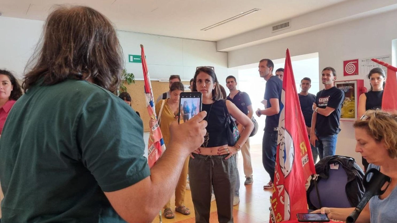 La protesta dei docenti precari in via Soderini La protesta dei docenti precari in via Soderini