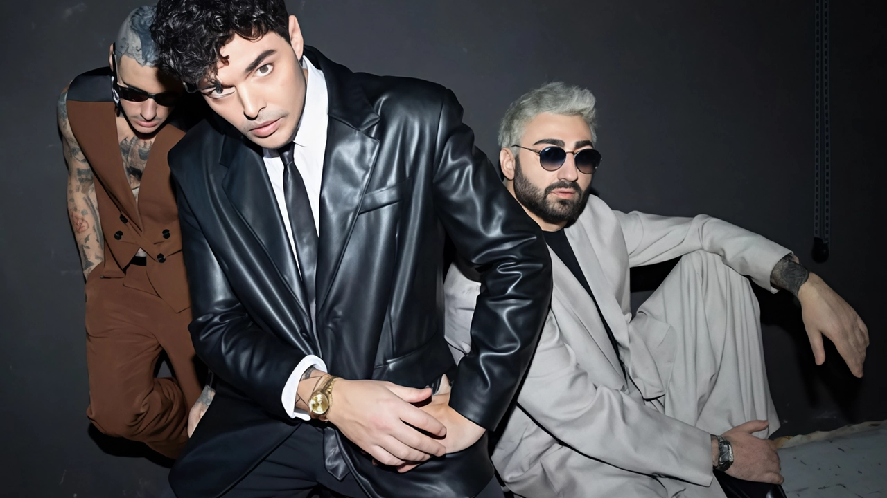 Parola di Stash: "Vi stupiremo con il nuovo album. L’ultimo ‘You’ è di nove anni fa. Finora solo i singoli. E ai concerti è bellissimo sentire i bambini cantare ‘Tu con chi fai l’amore’ assieme ai loro genitori...". . Parola di Stash: "Vi stupiremo con il nuovo album. L’ultimo ‘You’ è di nove anni fa. Finora solo i singoli. E ai concerti è bellissimo sentire i bambini cantare ‘Tu con chi fai l’amore’ assieme ai loro genitori...". .