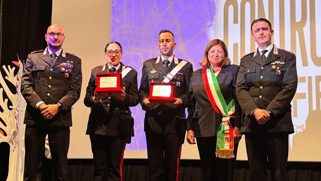 Targa alle forze dell’ordine. Omaggio a chi si è distinto Targa alle forze dell’ordine. Omaggio a chi si è distinto