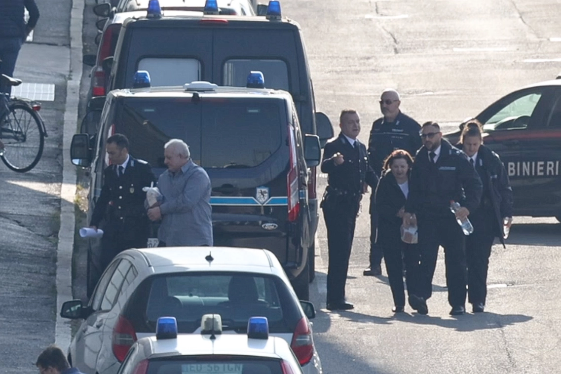 L'arrivo di Olindo Romano e Rosa Bazzi al tribunale di Brescia