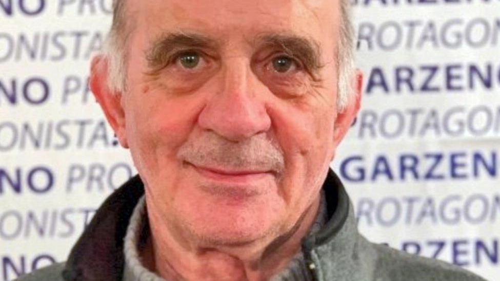 S’indaga sulla vita, le abitudini e le frequentazioni del pensionato ucciso martedì a coltellate nella sua casa. Tra gli elementi che mancano all’appello i soldi dell’attività. Ancora da visionare i filmati delle telecamere. S’indaga sulla vita, le abitudini e le frequentazioni del pensionato ucciso martedì a coltellate nella sua casa. Tra gli elementi che mancano all’appello i soldi dell’attività. Ancora da visionare i filmati delle telecamere.