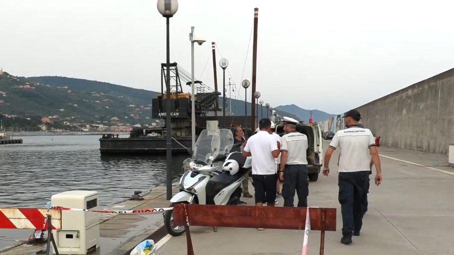 Guardia Costiera nel porto di Lavagna (Fram evideo Local Team)