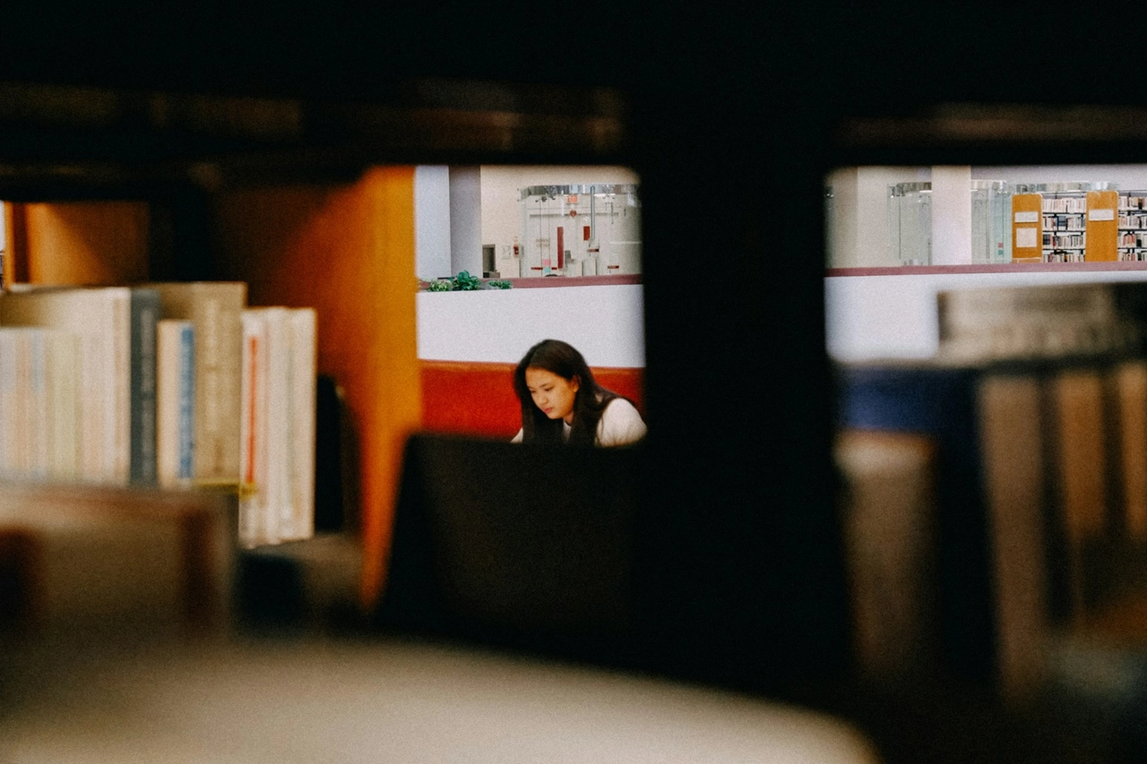 Entro luglio 2026 quasi 9 ricercatori su 10 saranno costretti a lasciare l’accademia (Unsplash/Vitaly Mazur)