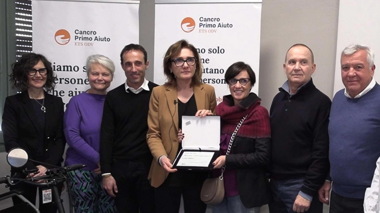 Cancro primo aiuto dona due carrozzine alla sanità valtellinese. Una delegazione dell’associazione brianzola è stata ricevuta ieri mattina dai... Cancro primo aiuto dona due carrozzine alla sanità valtellinese. Una delegazione dell’associazione brianzola è stata ricevuta ieri mattina dai...