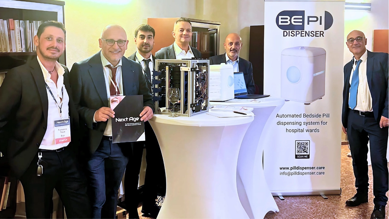 Il team di Bepi Dispenser, il dispositivo realizzato da Marco Scardino, Francesco Tasso e Roberto Schibuola