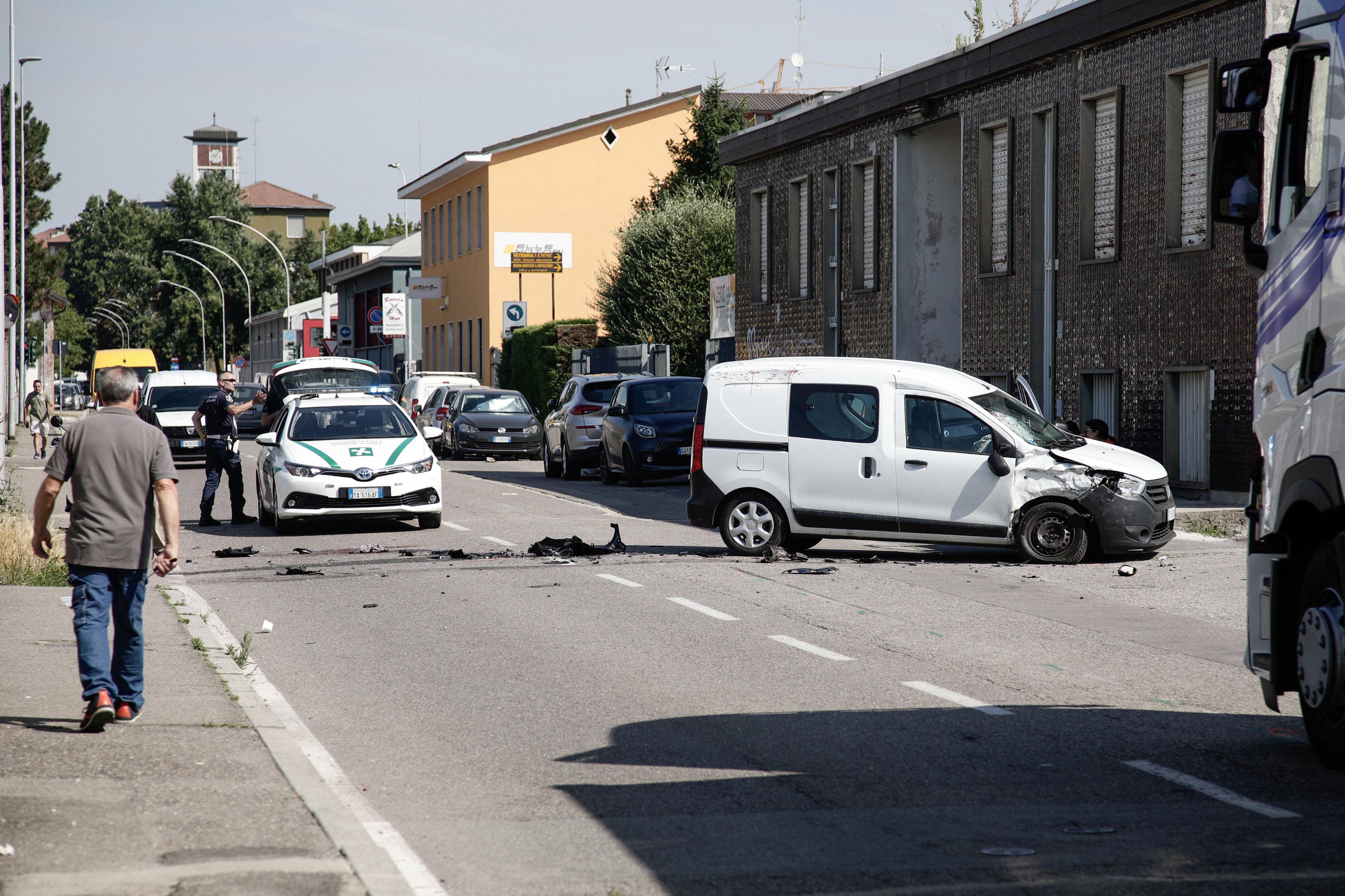 Incidente a Pero, violento scontro tra auto e moto: grave motociclista di 25 anni Incidente a Pero, violento scontro tra auto e moto: grave motociclista di 25 anni