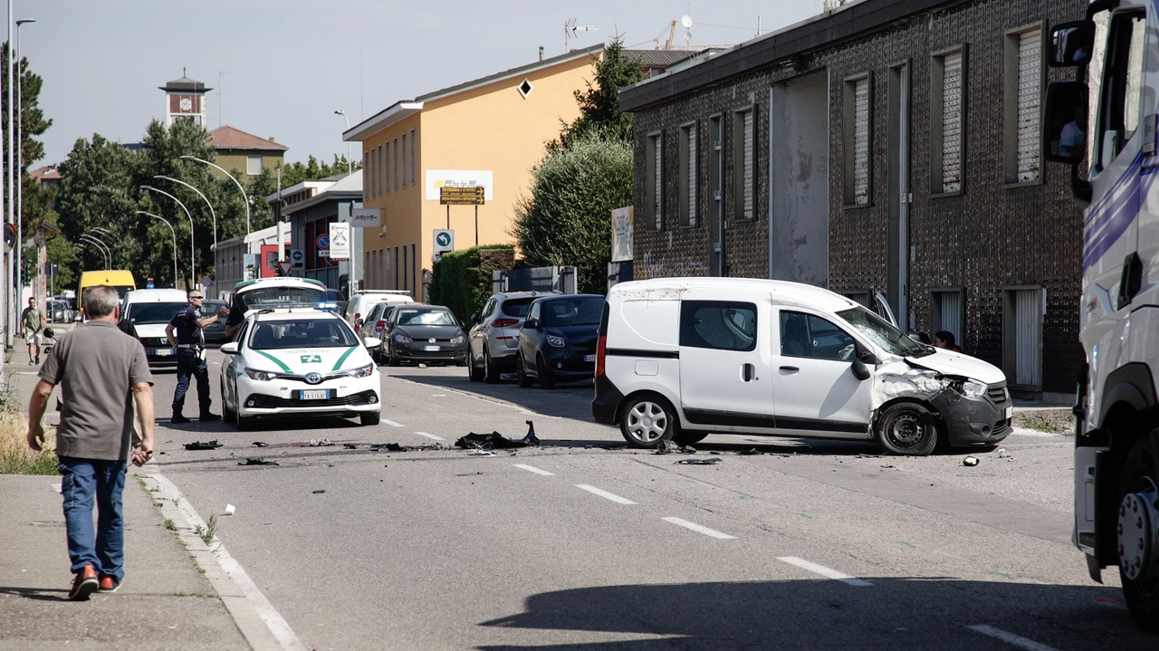 Incidente tra moto e auto a Pero Incidente tra moto e auto a Pero