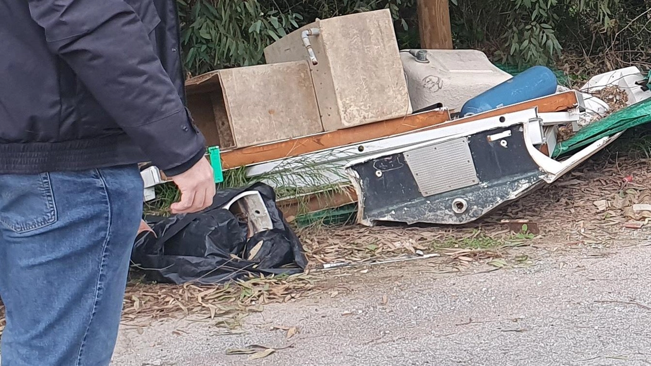 Abbandono dei rifiuti. Ancora emergenza, non solo le aree boschive ma anche i cestini pubblici, utilizzati impropriamente, con danno... Abbandono dei rifiuti. Ancora emergenza, non solo le aree boschive ma anche i cestini pubblici, utilizzati impropriamente, con danno...