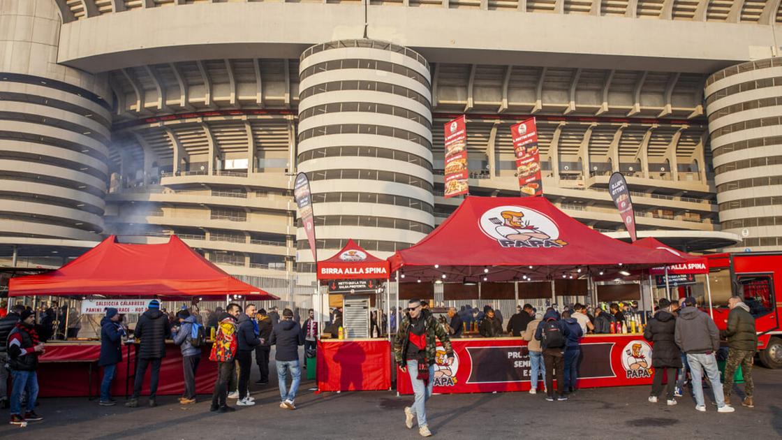 Milan e Inter lasciano i paninari di San Siro senza contratto: “A rischio il futuro di mille famiglie” Milan e Inter lasciano i paninari di San Siro senza contratto: “A rischio il futuro di mille famiglie”